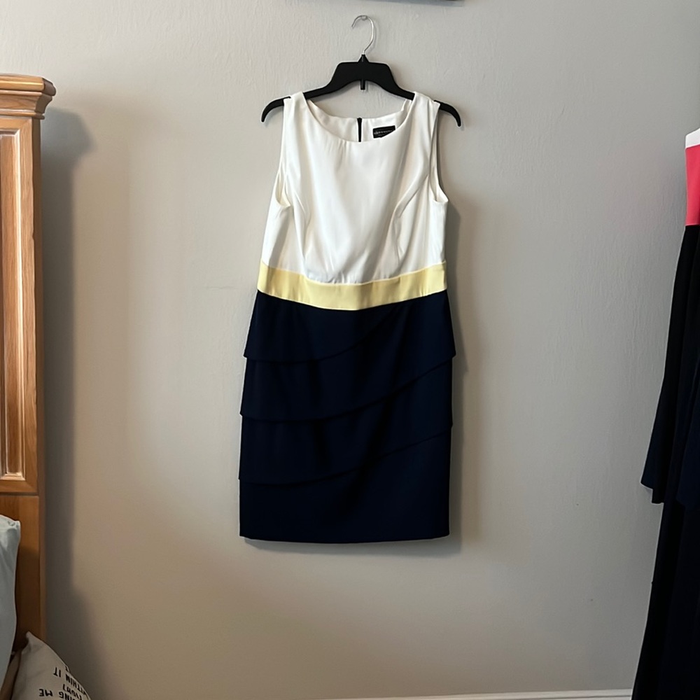 Woman’s dress size 14W